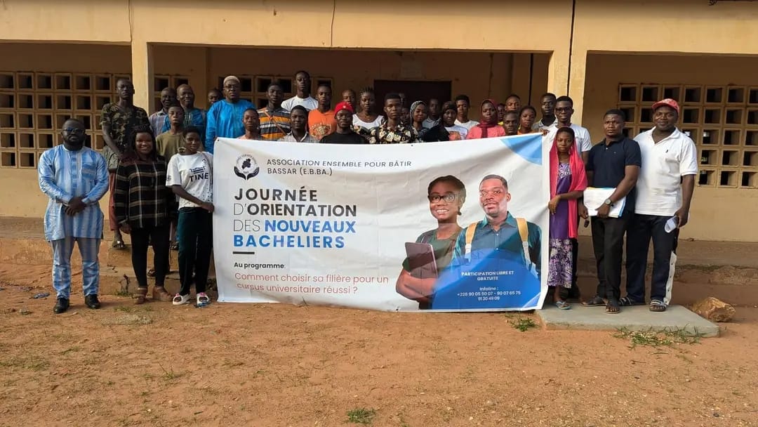 L'EBBA accompagne les nouveaux bacheliers à Bassar et Kabou - TOGO REGARD